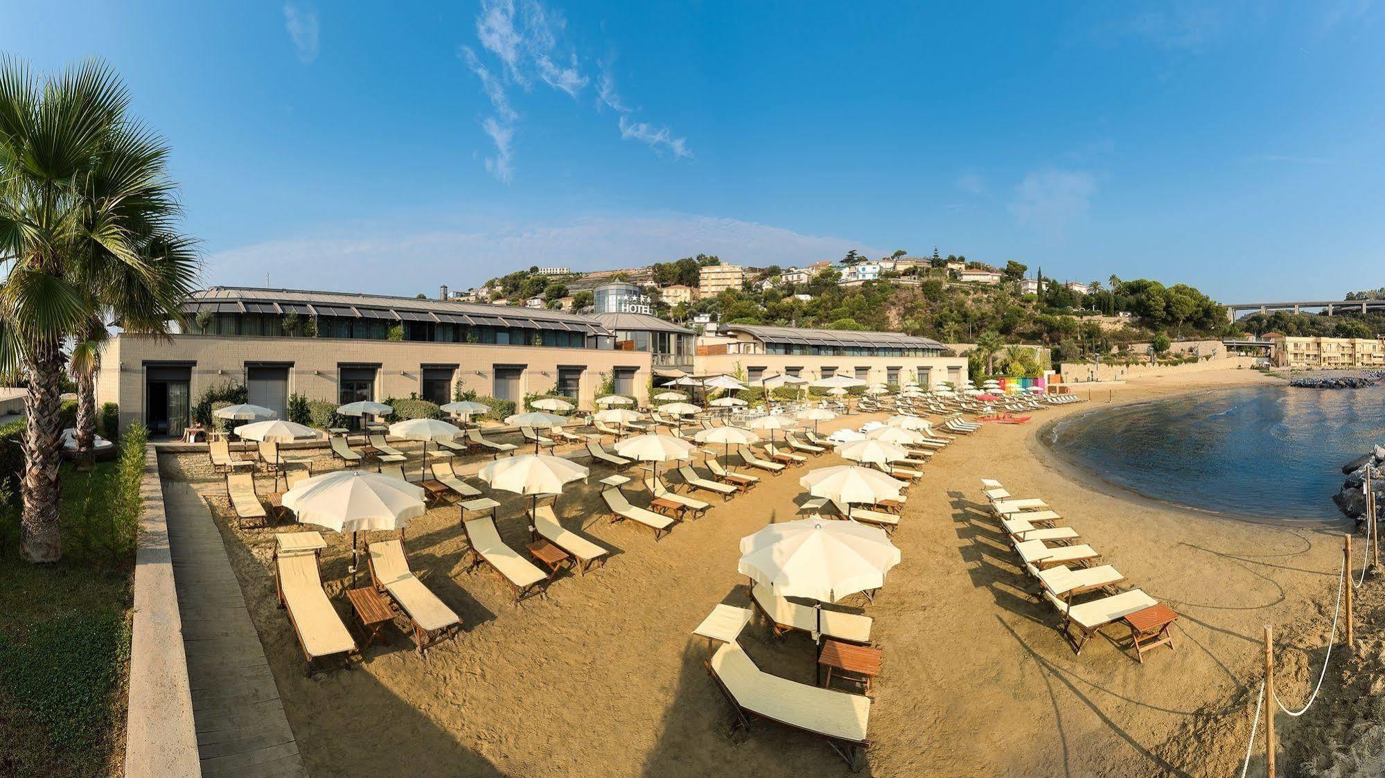 Hotel Riviera Dei Fiori San Lorenzo al Mare Exterior photo