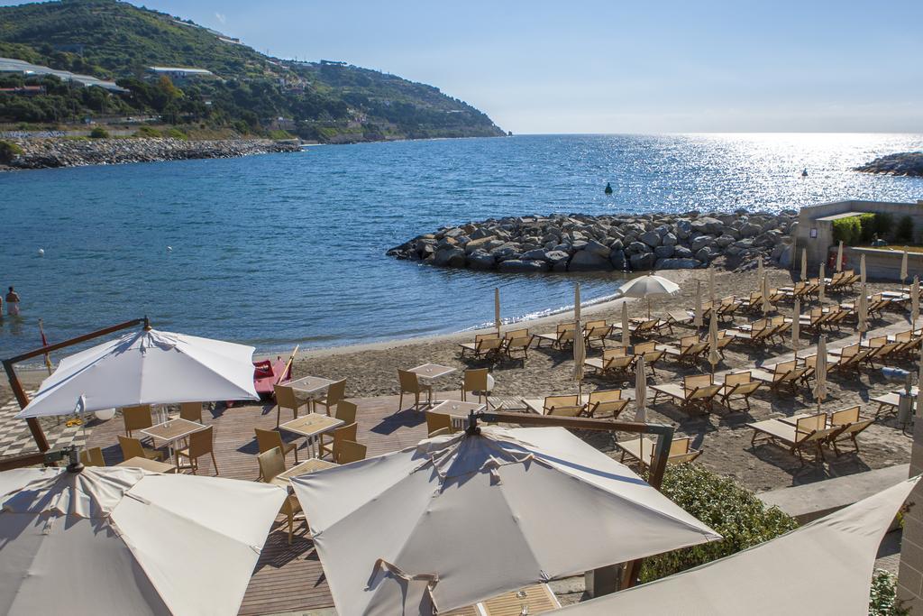 Hotel Riviera Dei Fiori San Lorenzo al Mare Exterior photo
